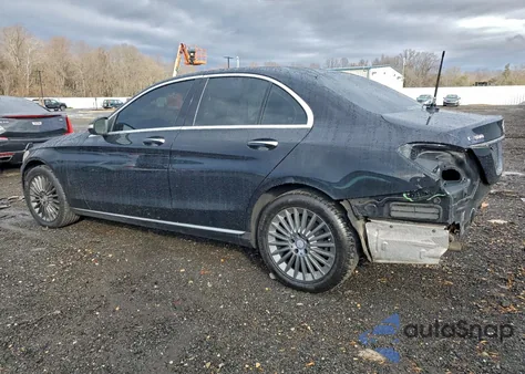 2015 Mercedes-Benz C 300 4Matic из США, поврежденный, VIN 55SWF4KB4FU033929